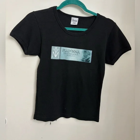 Vintage Madonna 2001 Drowned World Tour concert tee - SHRUNKEN FIT - Picture 1 of 10